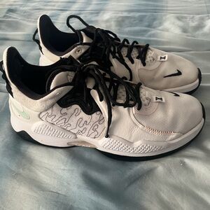 Nike Men's Shoes in White and Black